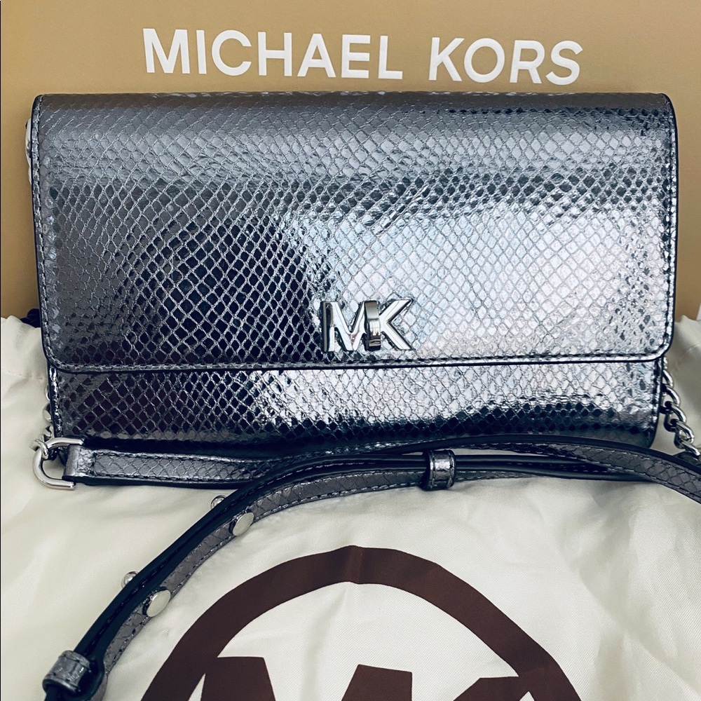💜Michael Kors Mott Metallic Leather Crossbody💜 - Picture 6 of 10